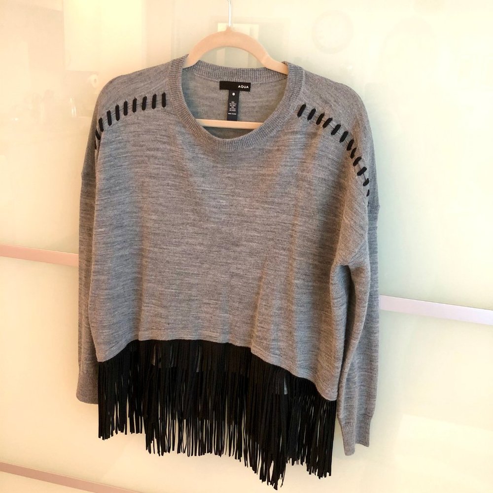 Swingy faux suede fringed gray sweater - Picture 6 of 6